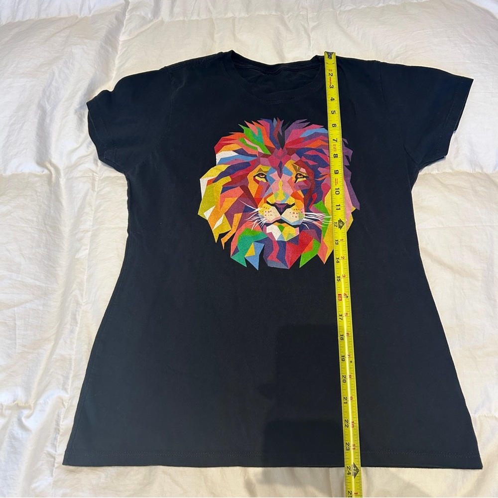 Vibrant Colorful Lion Graphic T-Shirt fits like a Small